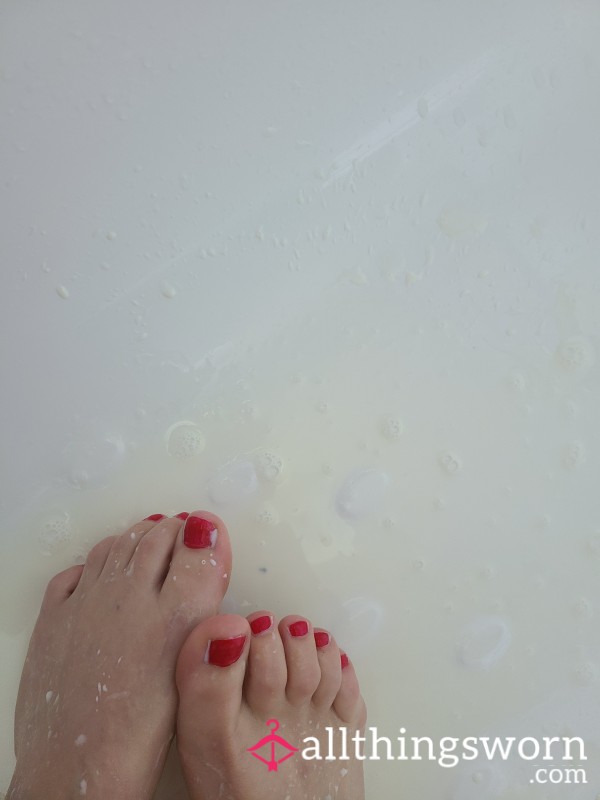 Wet And Creamy Feet In The Bath