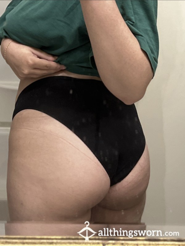 Wet Black Panties 🥵