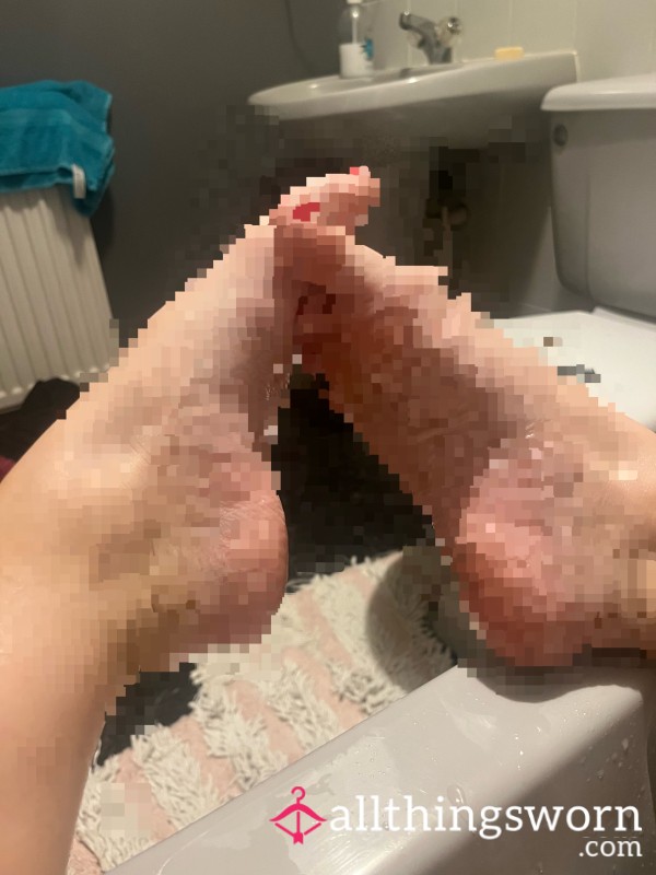 Wet Wrinkly Feet From The Bath