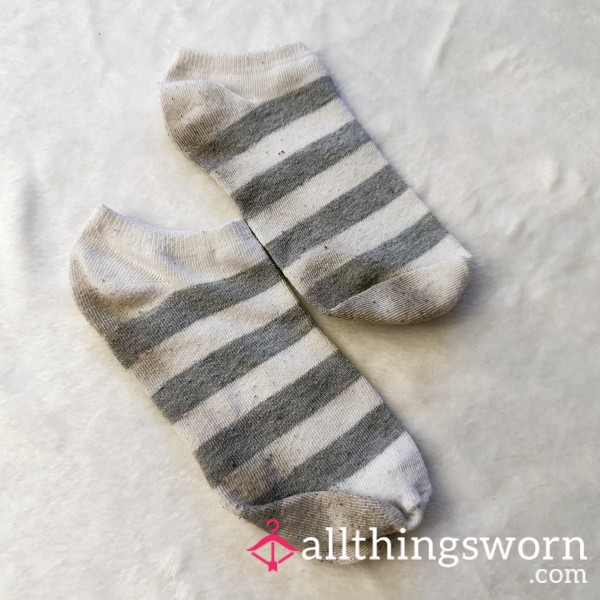 White And Grey Thin Socks