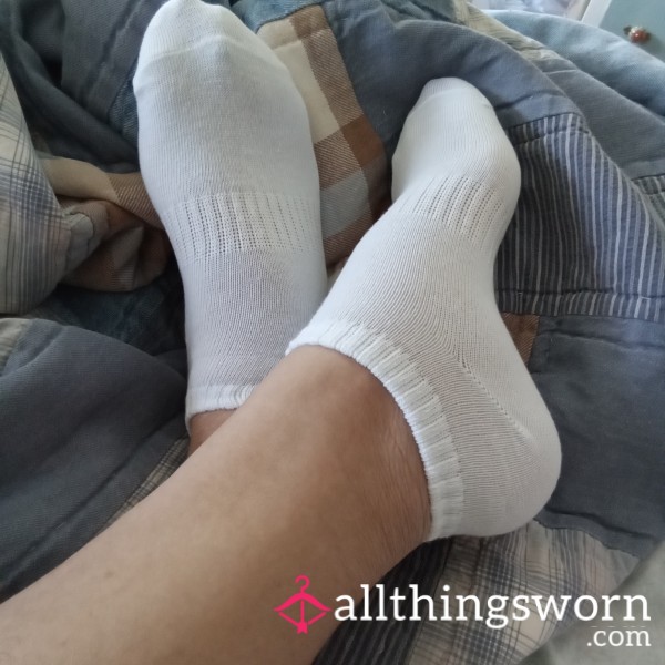 White Ankle Socks 🧦