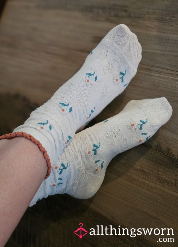 White Cotton Socks With Flowers