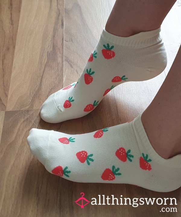 🍓🤍 White Cotton Socks With Strawberry Pattern 🤍🍓