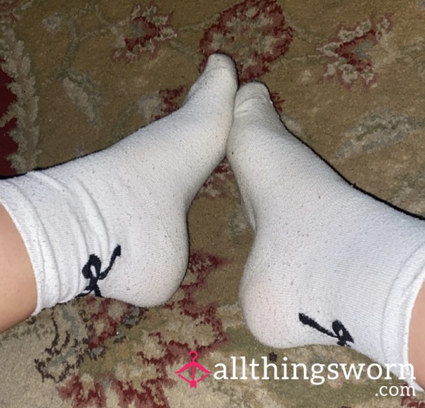 White Dirty Bow Socks