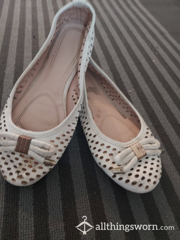 White Flats Tattered Size 4