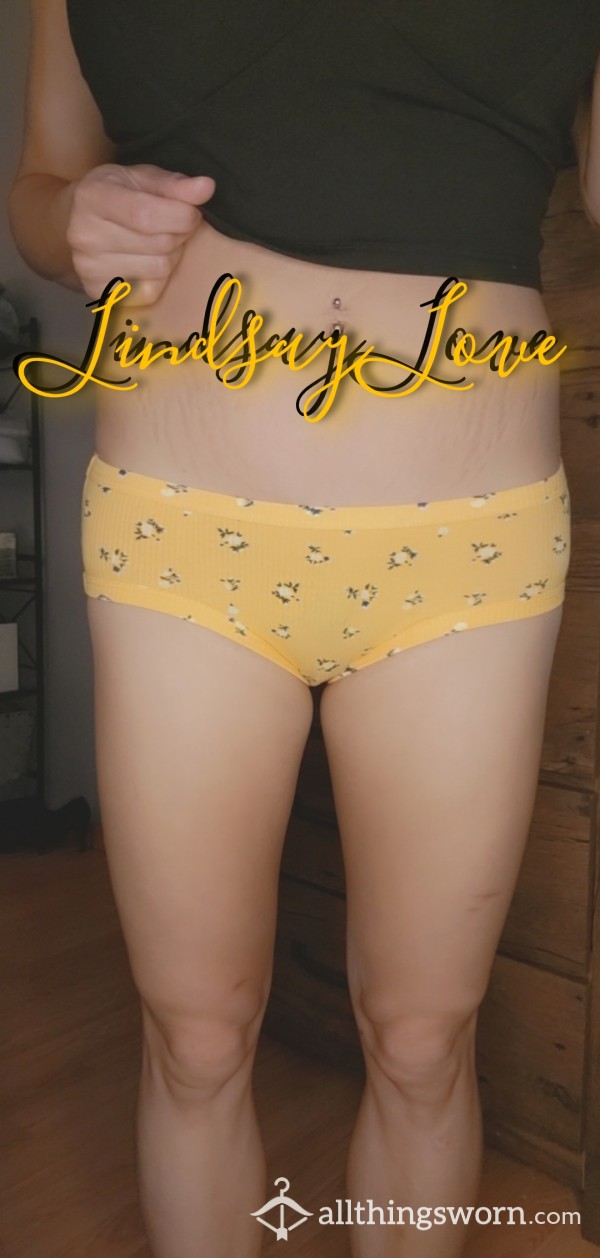 🤍💛White Flower Yellow Panties💛🤍