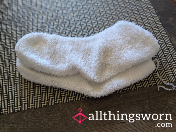 💋 White Fluffy Socks – Cozy & Well-Worn 💋