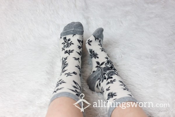 White & Gray Flor*l Crew Socks