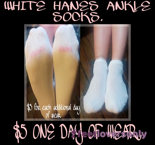 WHITE HANES ANKLE SOCKS!!