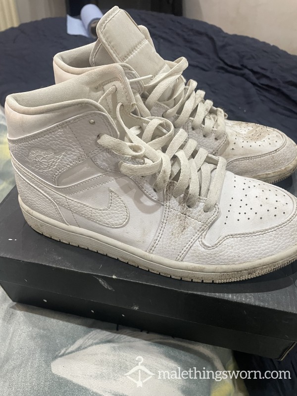 White Jordan 1,s Well Worn Supper Stinky