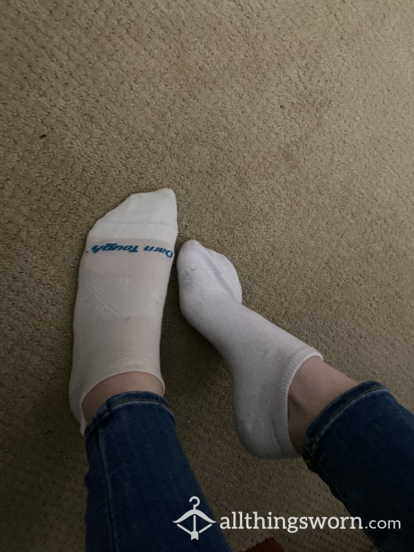 White Mismatched Ankle Socks - ALL Day Wear