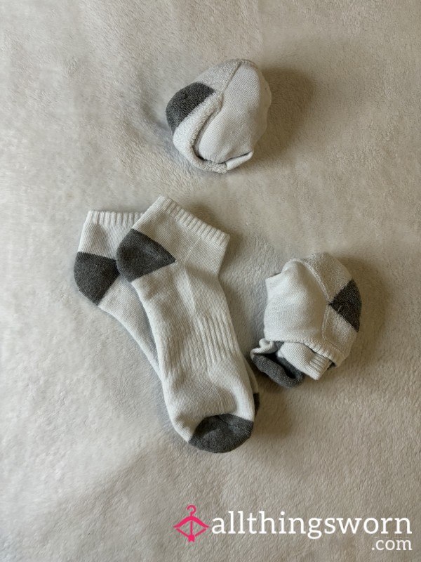 White Socks (Fits Size 8 In Womens) 1 Day Wear