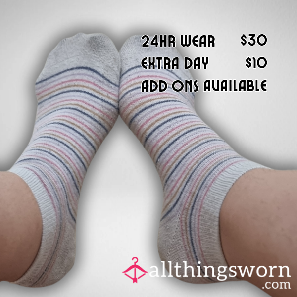 🧦 White Striped Ankle Socks