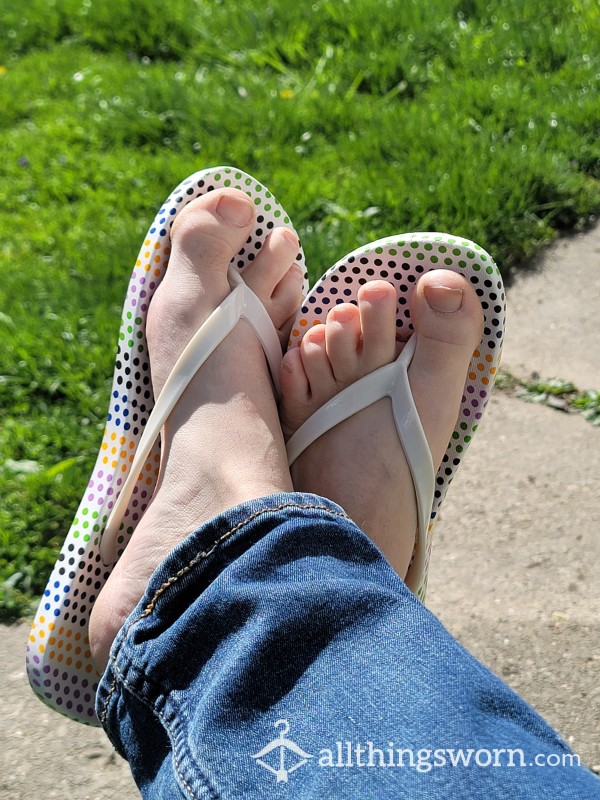 👣🟣 Old, Smelly White W/ Colorful Polka Dots Flip Flops