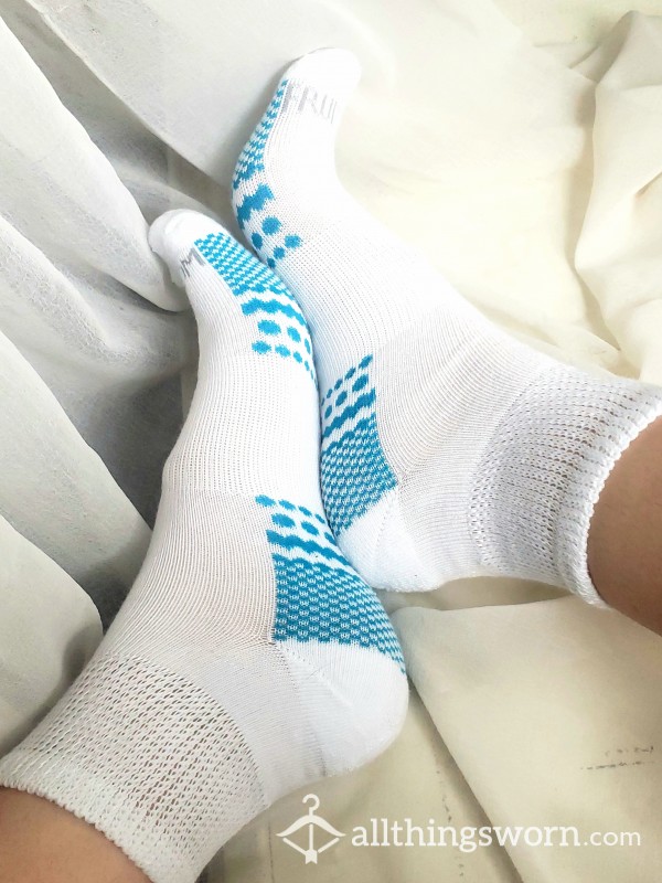 White W/Blue Fruit Of The Loom Socks🧦