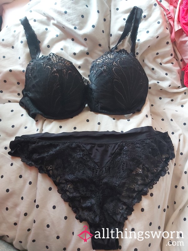 Wonderbra Lingerie Set