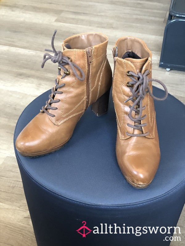 👢Worn Ankle Boots🌹 Vintage Style Brown Leather Ankle Boots, Well Worn But Well Preserved