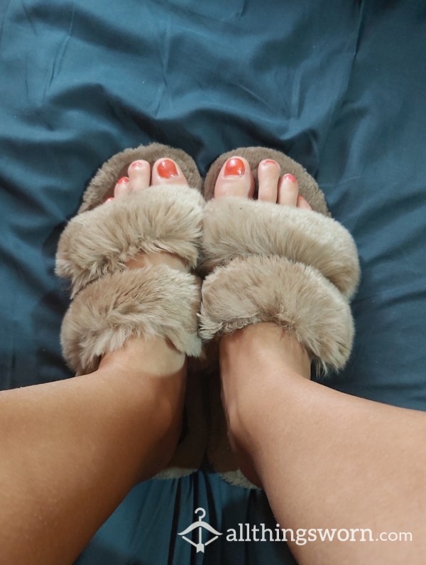 Worn Fluffy Slippers Beige