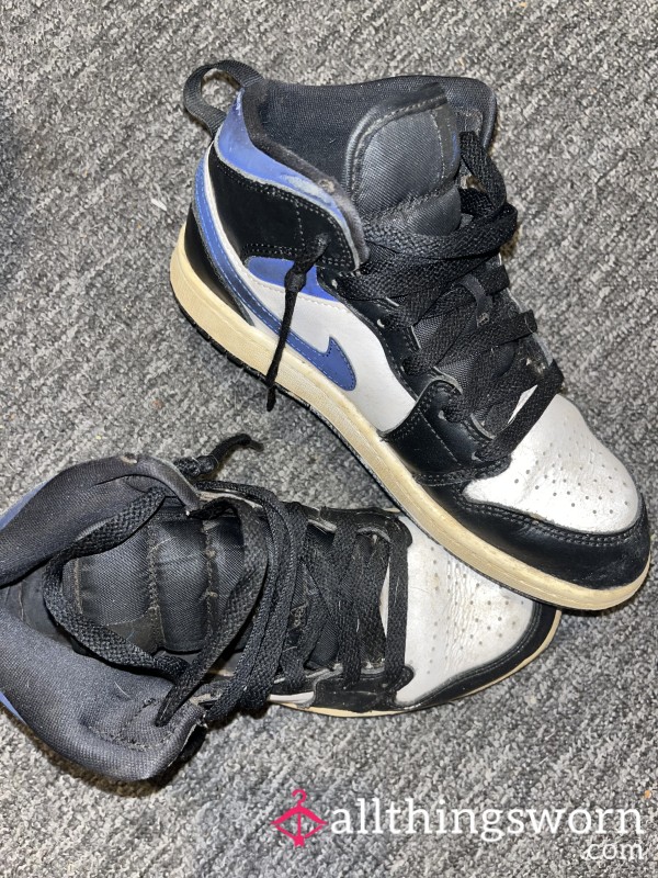 Worn Jordan 1s (2.5UK)