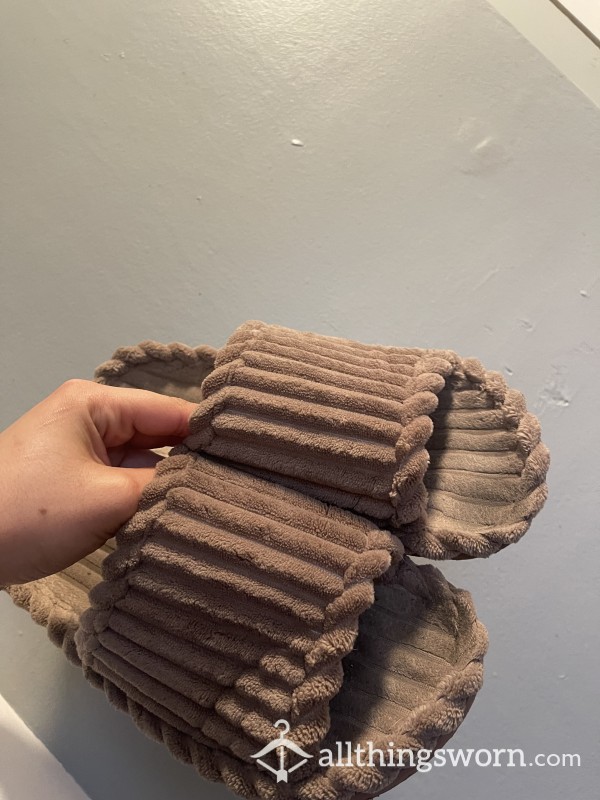 (SOLD) Worn Out Slippers😅🤮