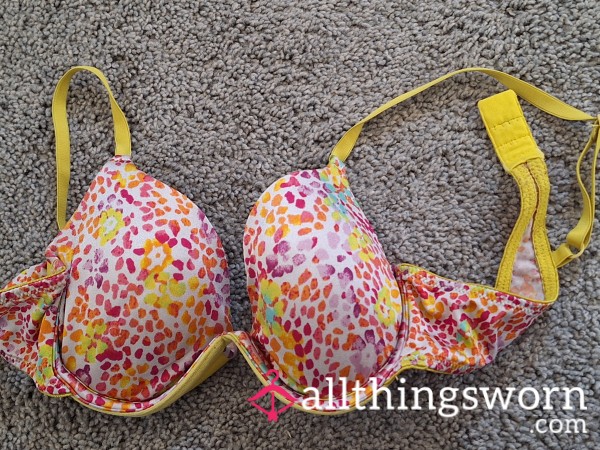 ⭐️ Worn Out Yellow Print Bra