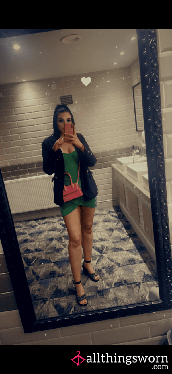 Worn Size 10 Green Dress With Metal Straps💚⛓️