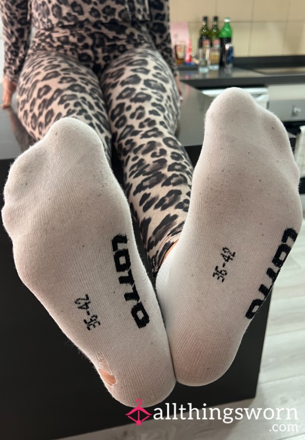 🔥 Dirty & Smelly Socks From A Goddess – Serve & Sniff 🖤