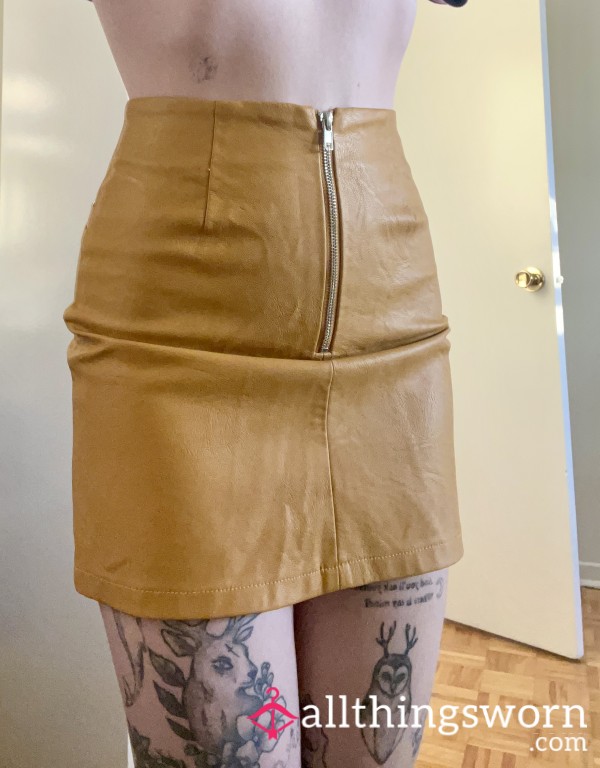 Yellow Leather Mini Skirt 💛⛓️❤️‍🔥 Photoset Included