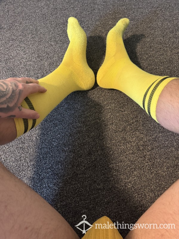 Yellow Socks Worn On XXX Stream