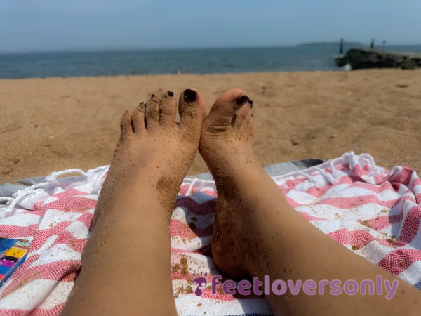 Vanessaskinkyfeet